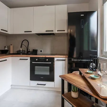 Apartly - &b *