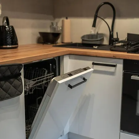 Apartly - &b